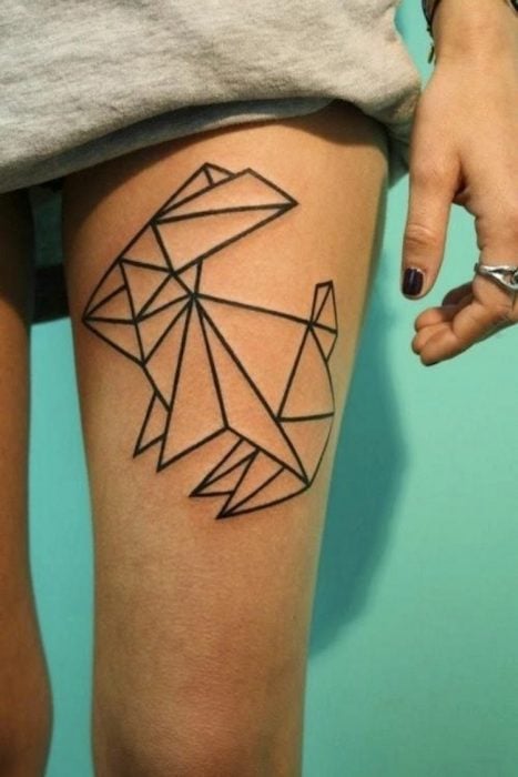 Tatuaje conejo geométrico 