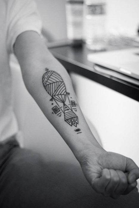 Tatuaje combinación geométrica 