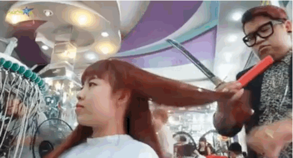 [Imagen: Chica-cortandose-el-cabello-11.gif]
