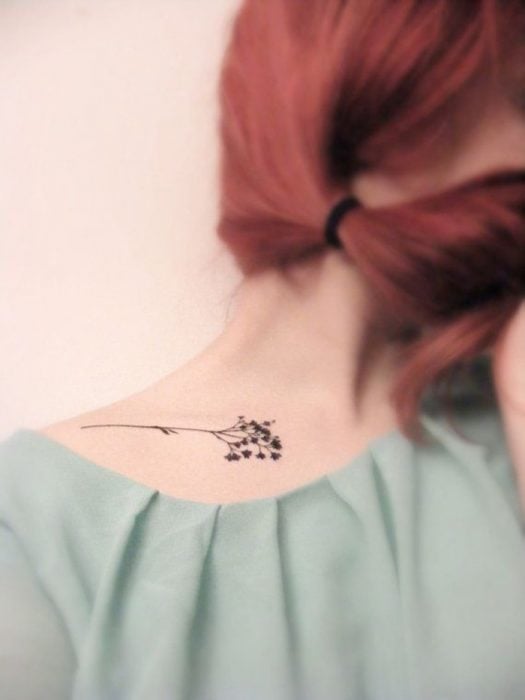 tatuaje rama de cerezo 