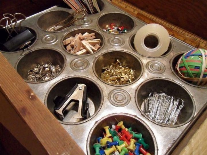 molde para cupcakes con cosas de oficina