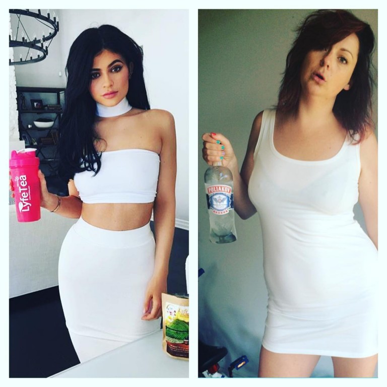 Chica parodiando una divertida imagen de de kaylie jenner