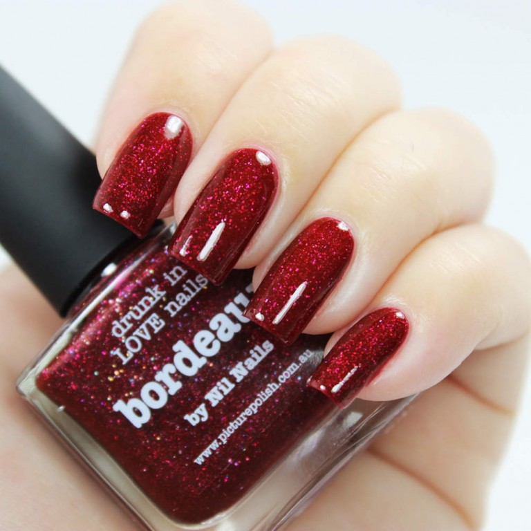 Uñas de color rojo de glitter