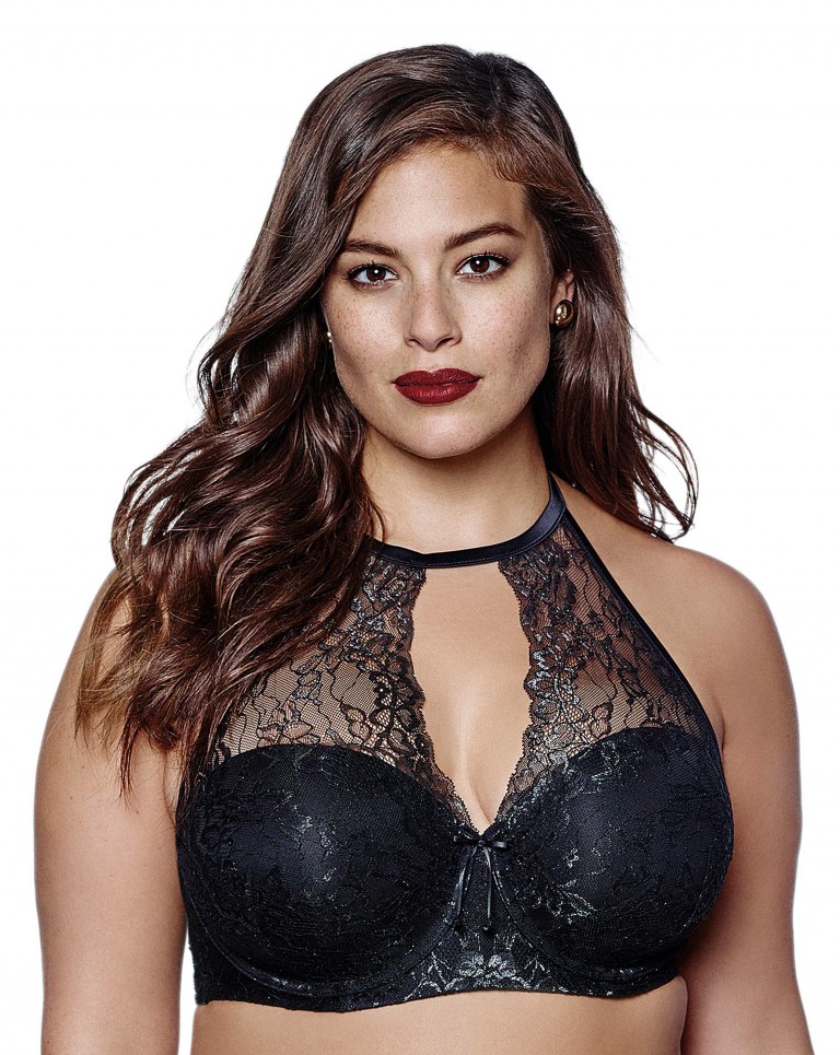 Chica usando lencerÃa en color negro con encaje