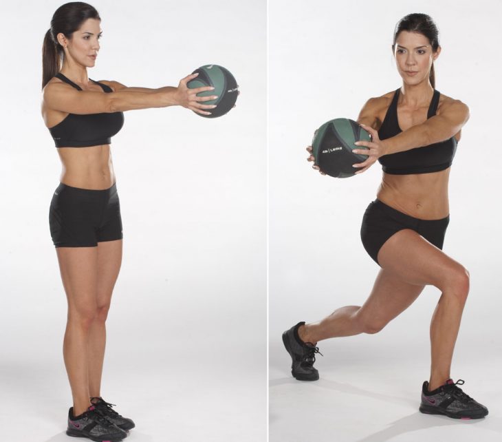 mujer haciendo ejercicios para hacer cintura con balon 