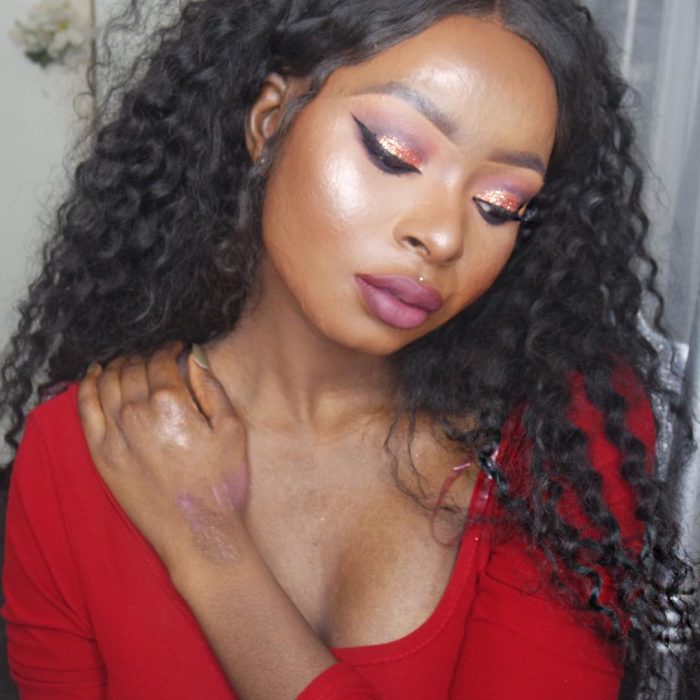 Chica sobreviviente a un accidente es una gran artista del maquillaje