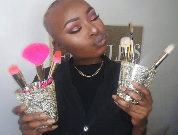 Chica sobreviviente a quemaduras es una artista del maquillaje en youtube