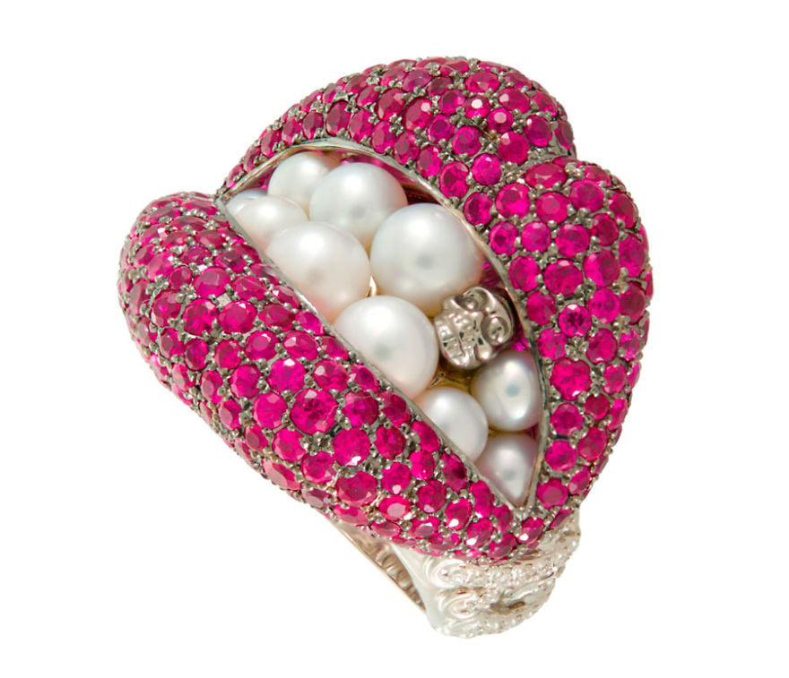 anillo de labios con perlas y diamantes de color rosa