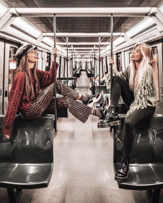 Chicas fashion en el metro
