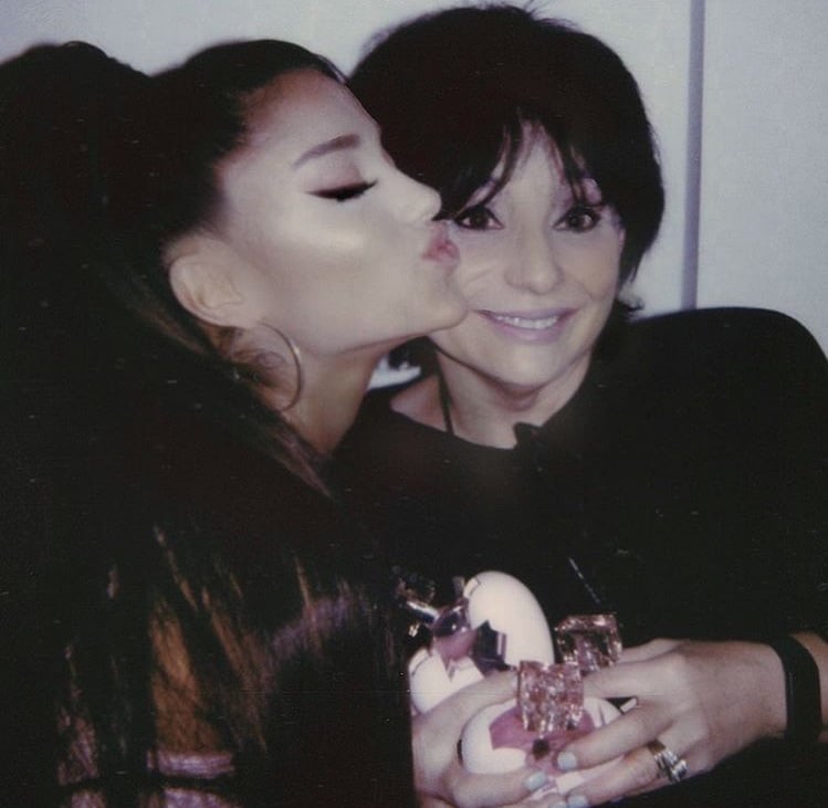 Ariana Grande y su mamá 