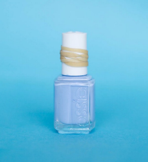 Esmalte para uñas con una liga