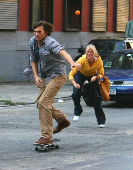 novios peleando en la calle