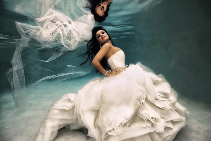 foto de novia bajo el agua 