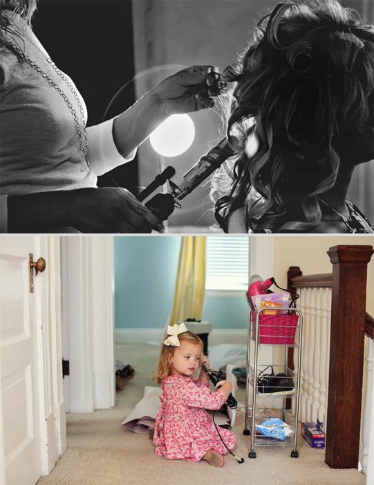 persona peinando a una mujer con el pelo rizado y niña intentando peinarse con una pinza para el cabello en medio del pasillo 