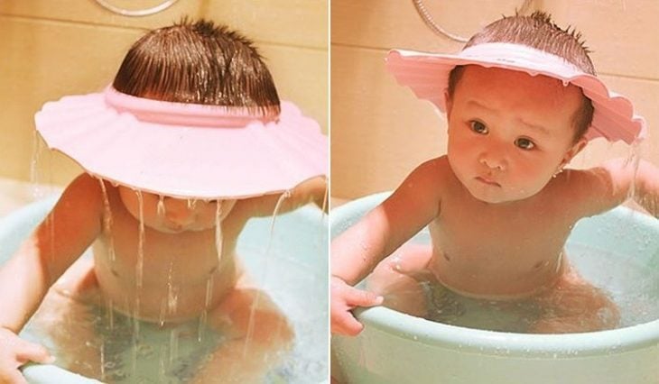 bebé con gorra de baño