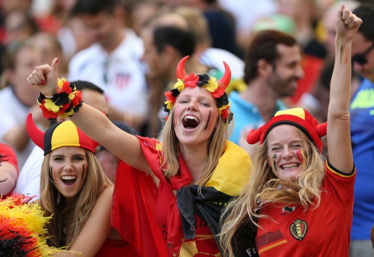 Mujer belga en un partido de futbol mundial 2014