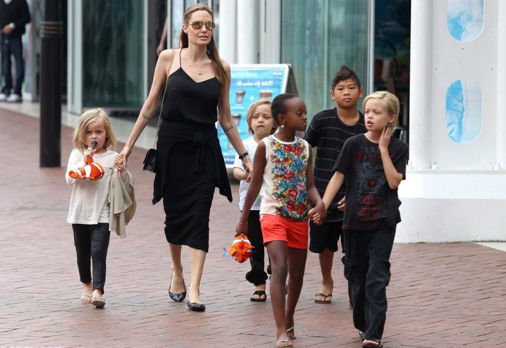 angelina, madre alfa y sus hijos