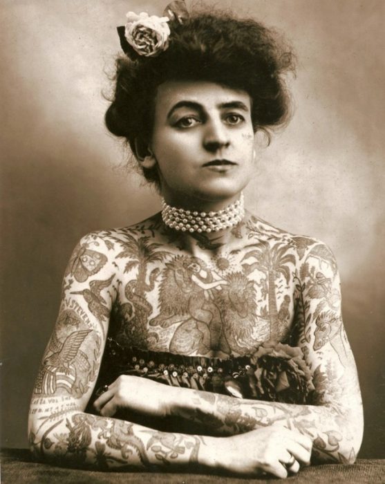 mujer tatuada de estados Unidos 