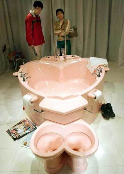 baños para pareja en color rosa 