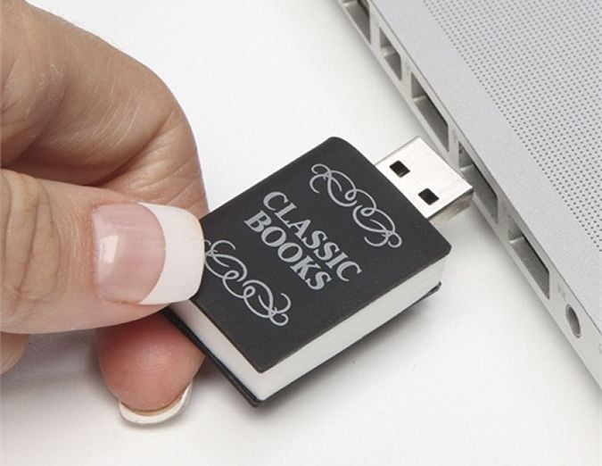 memoria USB en forma de libro 