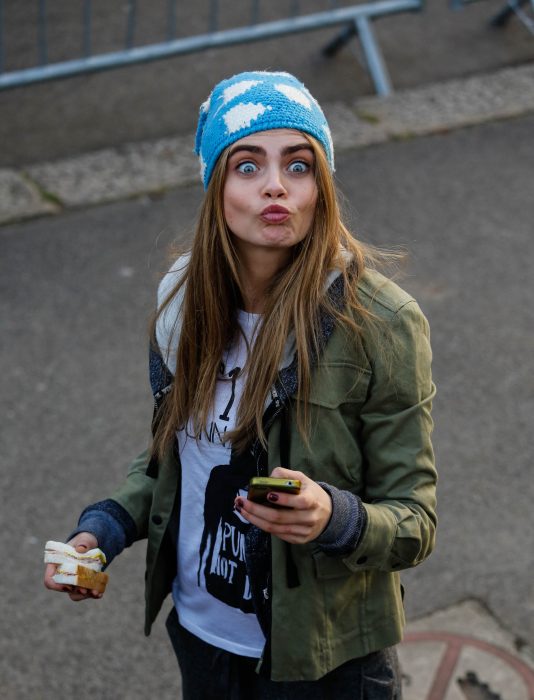 Cara Delevingne haciendo duck face