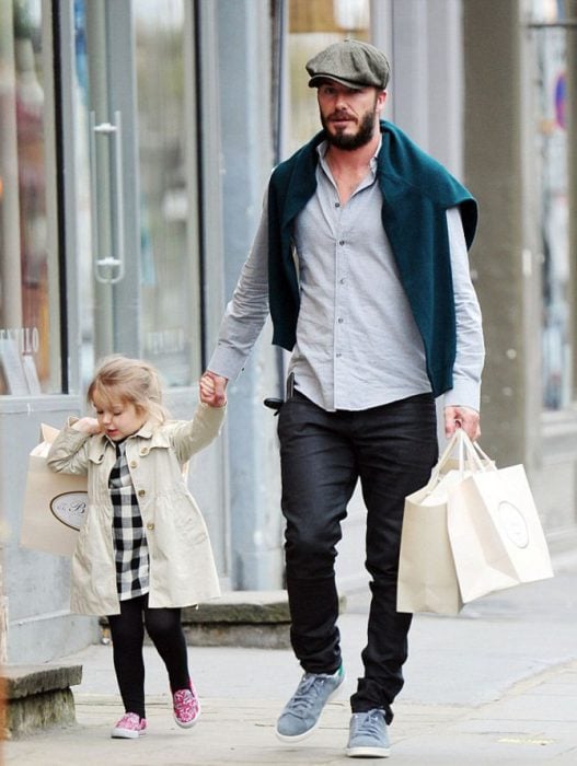 padre e hija de compras 