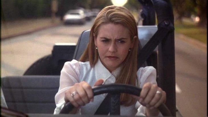 escena de la película clueless cherr conduciendo un jeep enojada 