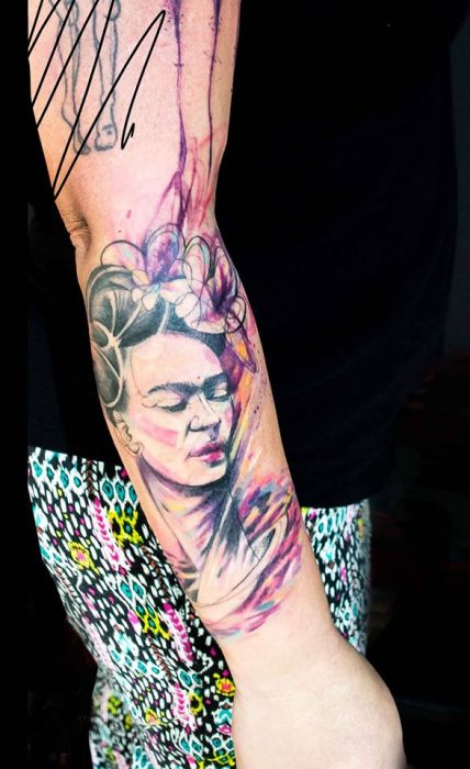 Frida Kahlo tatuada al estilo acuarela 