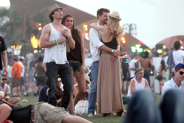 festival coachella parejas besándose 