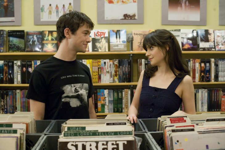 escena de la película 500 días con ella tom y somer en la tienda de discos