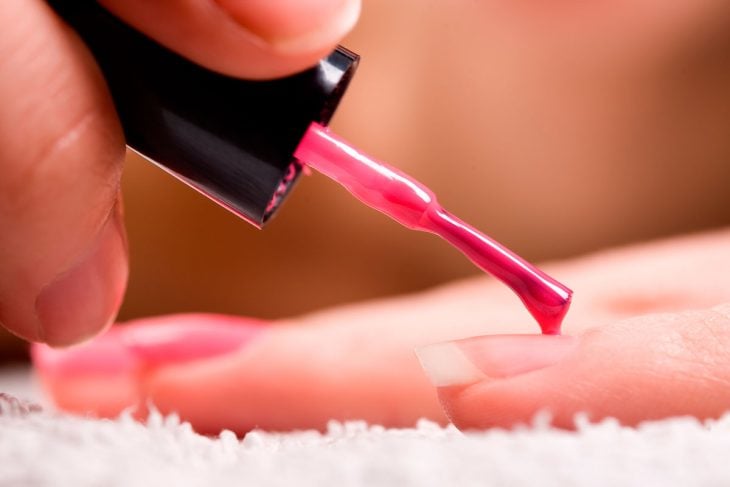 Pintarse las uñas