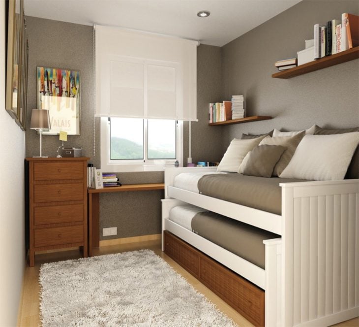 habitacion en color gris que cuenta con dos camas una que se saca bajo la otra 