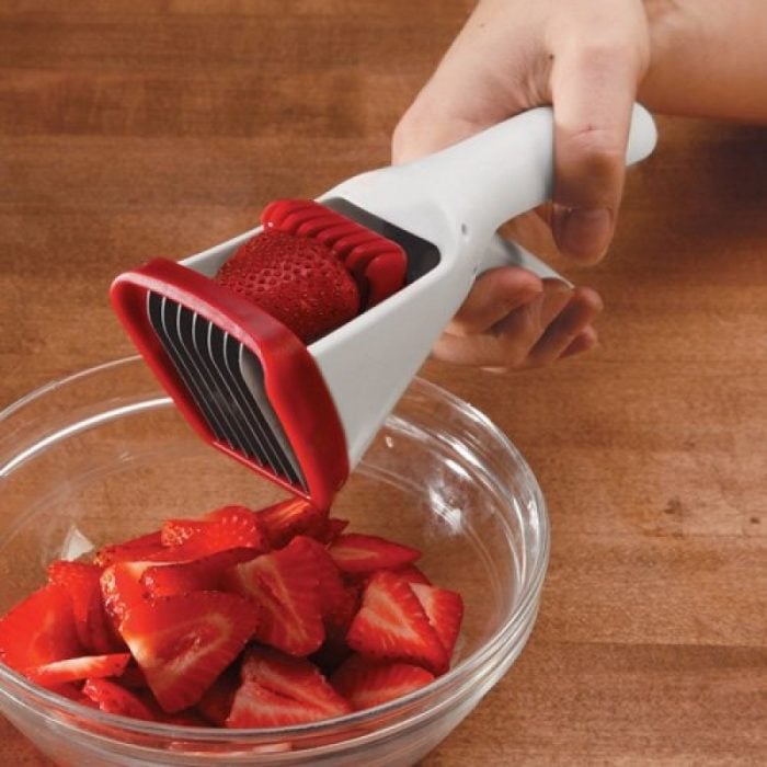 Utensilio de cocina que funciona para cortar fresas 