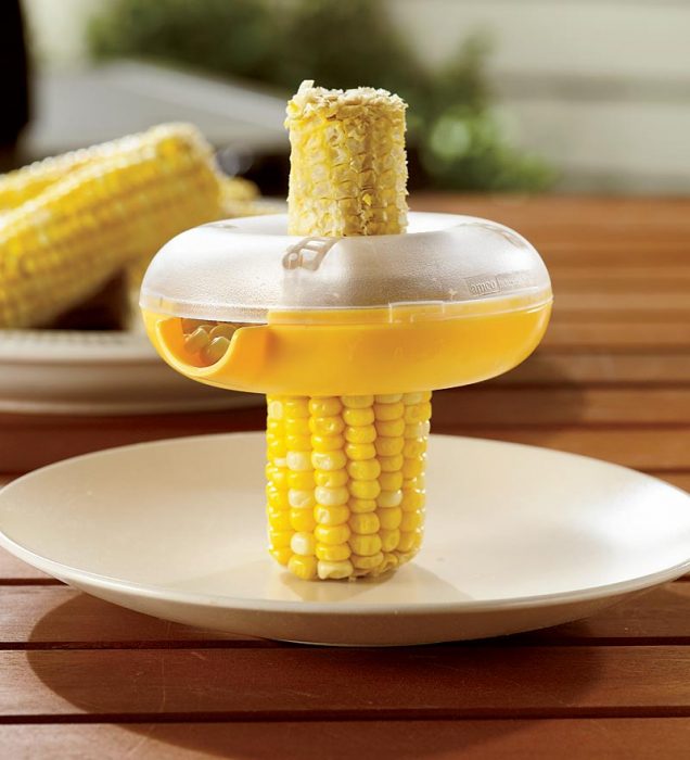 utensilio de cocina que ayuda a desgranar maíz