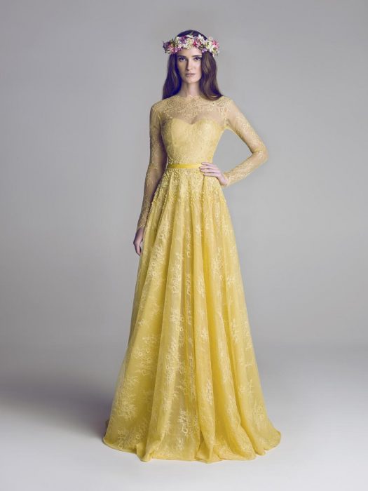 vestido de novia de color amarillo 