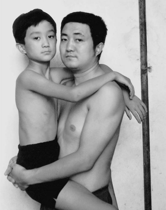 Padre e hijo misma foto 29 años (12)