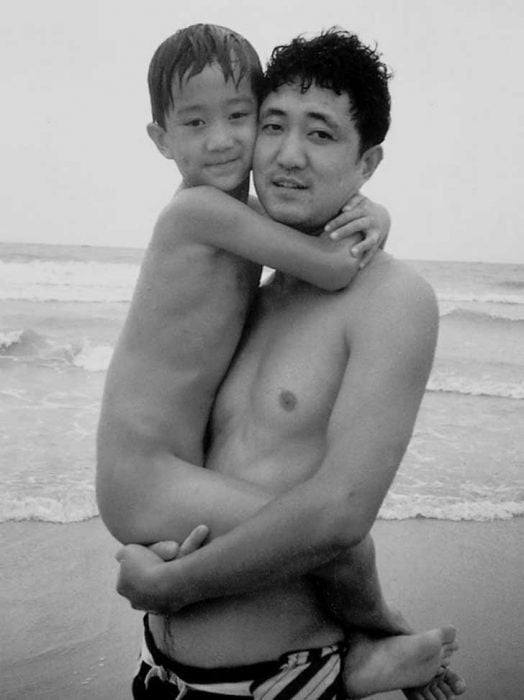 Padre e hijo misma foto 29 años (7)
