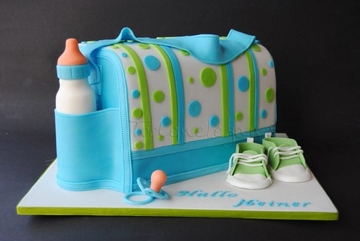 Pastel de bolsa para llevar las cosas de bebe en color azul con verde 