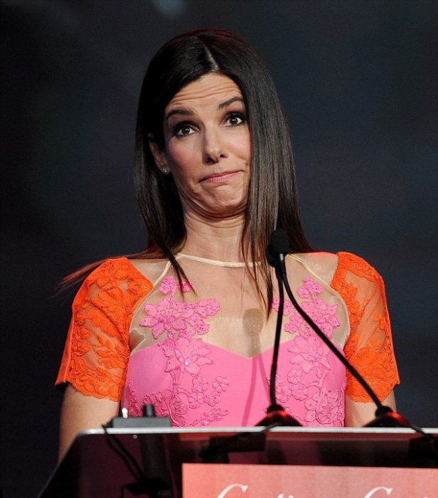 Sandra Bullock con cara graciosa 