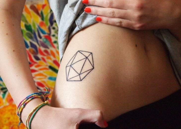 Tatuaje hexágono 