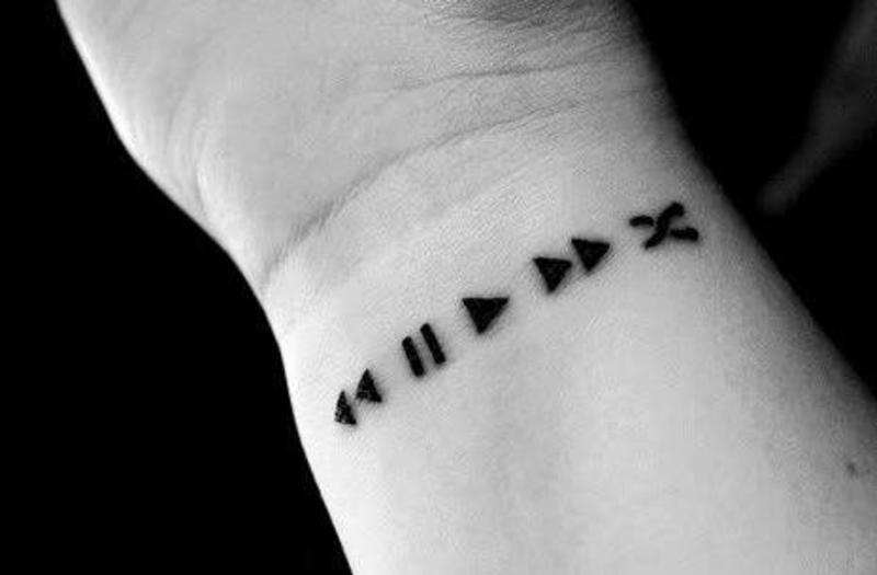 30 Diseños de tatuajes minimalistas para mujeres que amarás