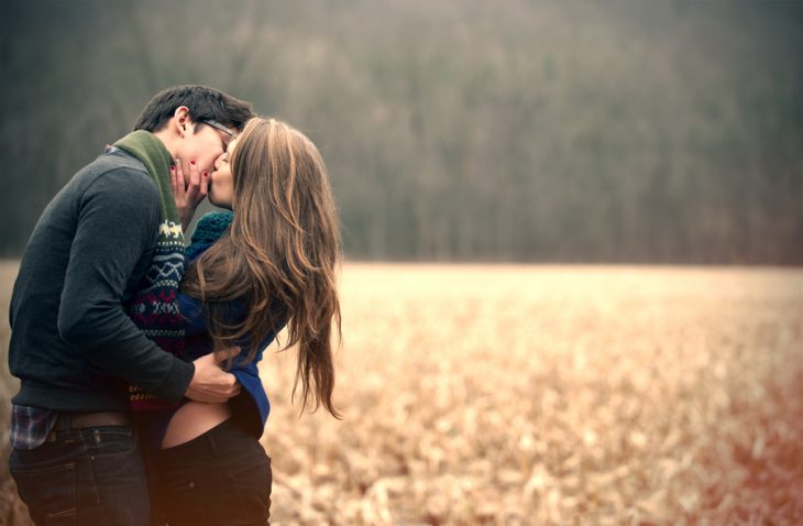 Pareja besándose 