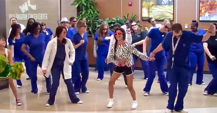 Personal de un hospital PREPARÓ un Flash-mob para una chica en el último día de su TRATAMIENTO