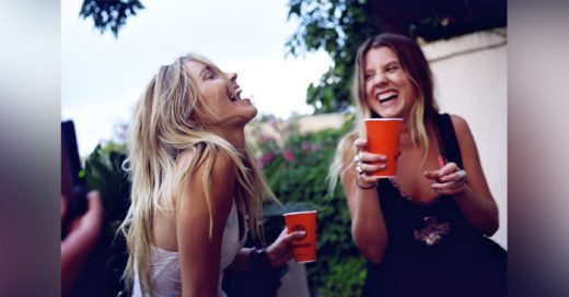 23 Cosas que pasan cuando te EMBORRACHAS con tu mejor AMIGA