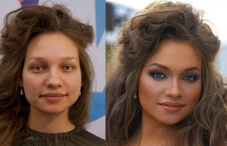 Chica mostrando el antes y después del poder del maquillaje en su rostro 