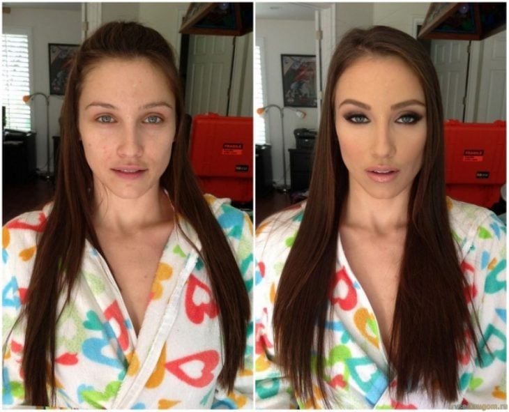 Chica usando una bata de corazones mostrando el antes y después del maquillaje 
