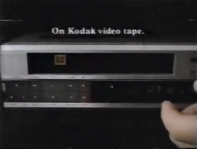 gif casete VHS saliendo de videocasetera