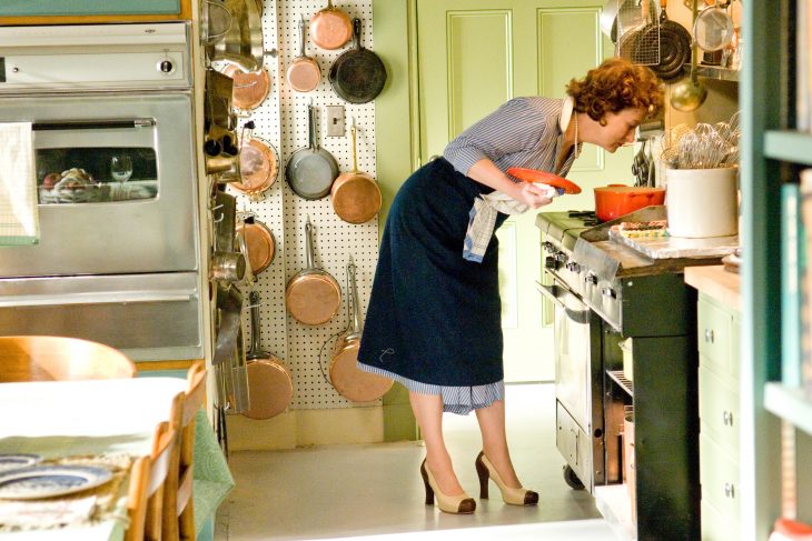 Escena de la película Julie & Julia meryl streep cocinando sopa