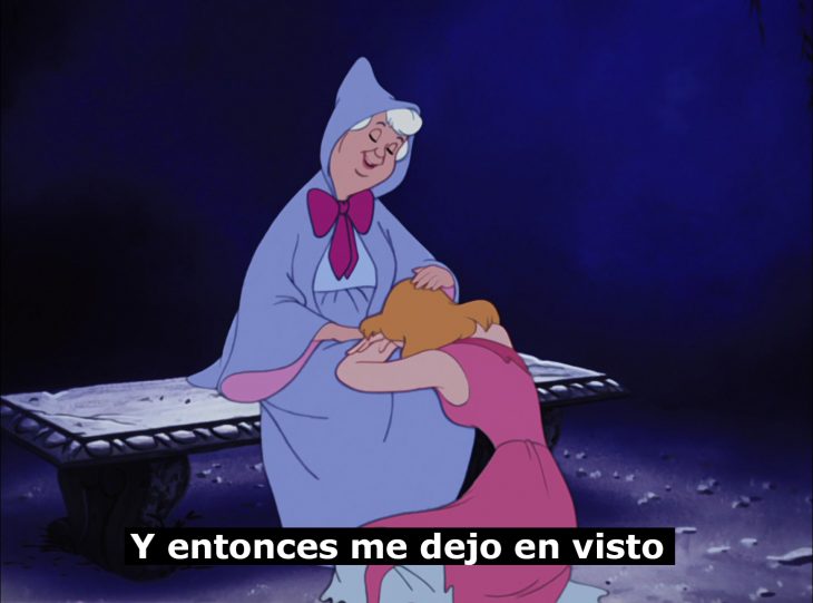 Meme con la escena de la película la cenicienta cuando está llorando con la hada madrina