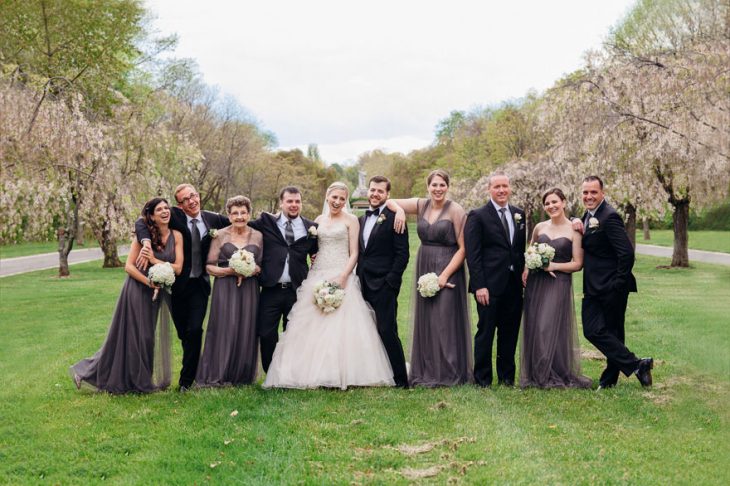 Novia junto a sus damas de honor el día de su boda 